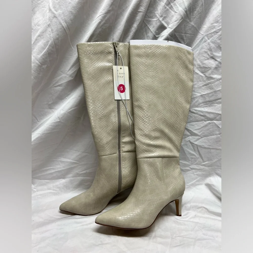 Off white tall boots - Picture 4 of 16